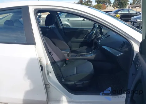 2010 Mazda Mazda3 I Touring из США, поврежденный, VIN JM1BL1SG3A1103733